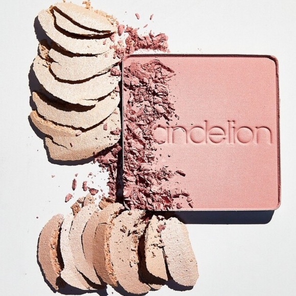 Benefit Twinkle 'N Jingle Full-Size Blush and Highlighter Palette - Picture 12 of 16